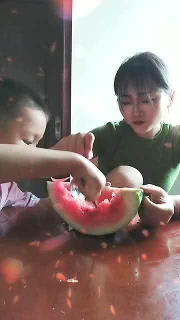 吃瓜了被偷拍,隐私泄露的尴尬瞬间